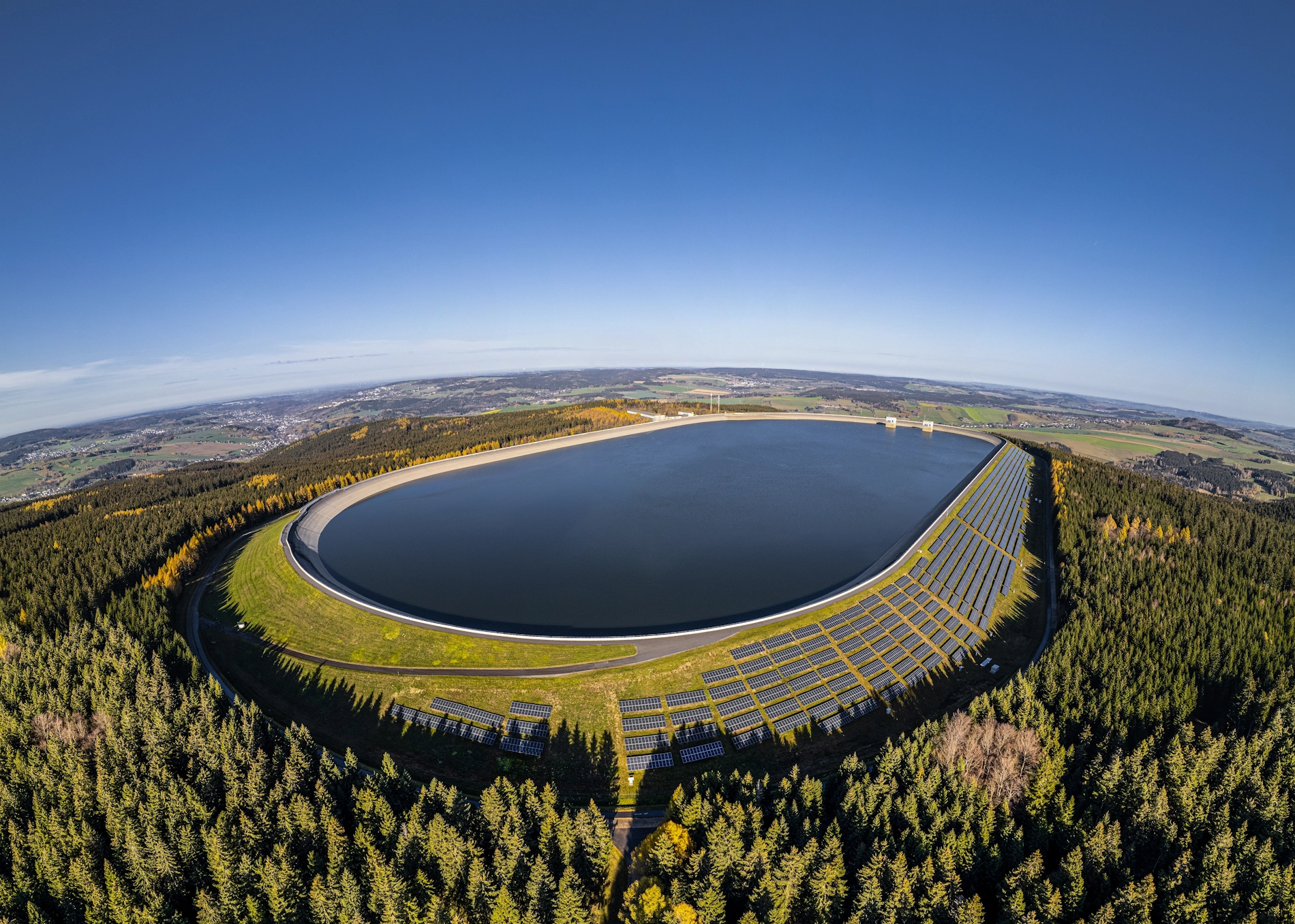 Luftaufnahme des Oberbeckens des Pumpspeicherkraftwerks Markersbach, Sachsen